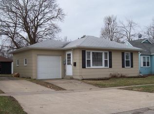 1205 Columbus St, Pella, IA 50219