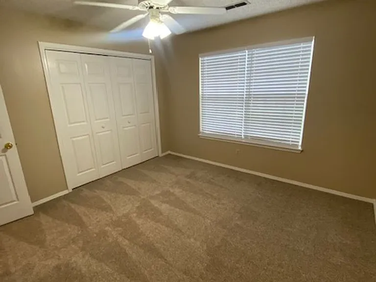 320 E Evergreen Ln — Photo 6