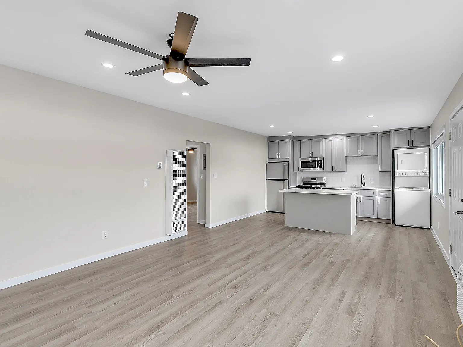 2 bed, 845 sqft, $2,699 — Photo 2