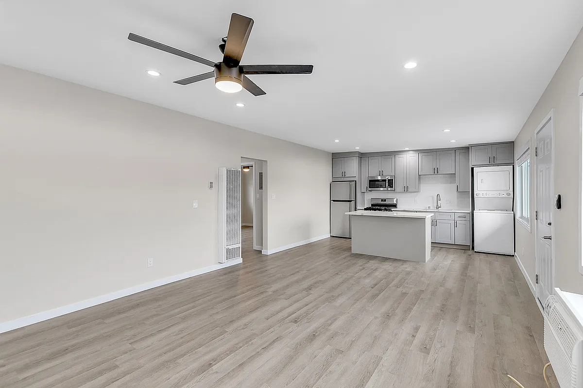 Building Photo - 601-613 E Birch St #2B