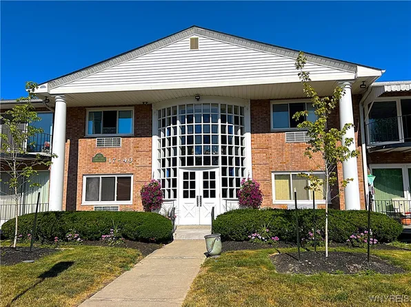 31 Park Lane Ct, Williamsville, NY 14221