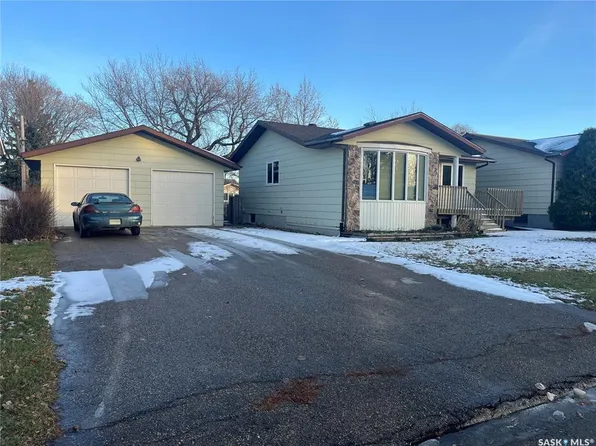 506 9th STREET E, Wynyard, SK S0A 4T0