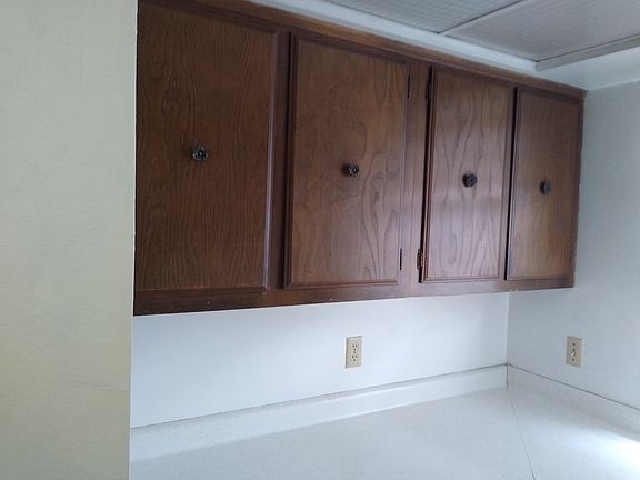 4th image of 2363 Woodbrook Cir N