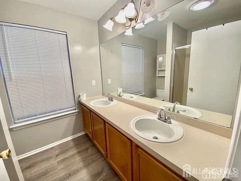 315 Plymouth Rd — Photo 10