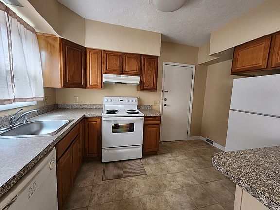 5th image of 1380 Webb Rd