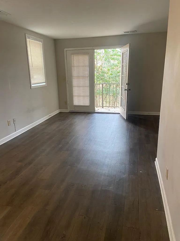 844 Park Pl NE — Photo 3