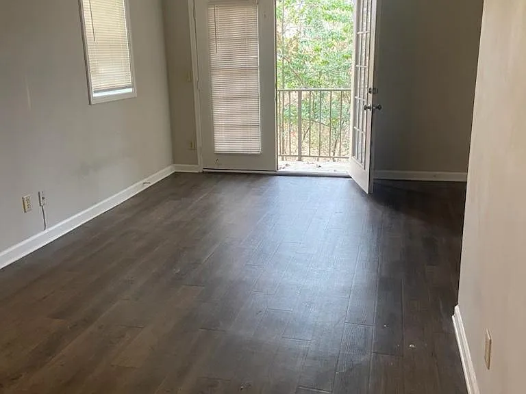 844 Park Pl NE #F — Photo 3