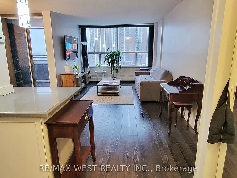 60 Pavane Linkway #812 — Photo 20