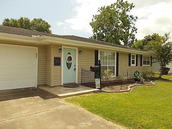 2nd image of 211 Avenue D