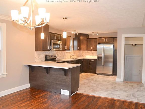 5th image of 300 28th St SE