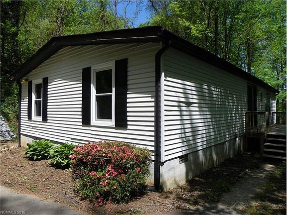 3rd image of 52 Woodscape Dr