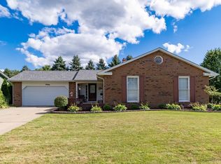 18400 Crownhill Dr, South Bend, IN 46637