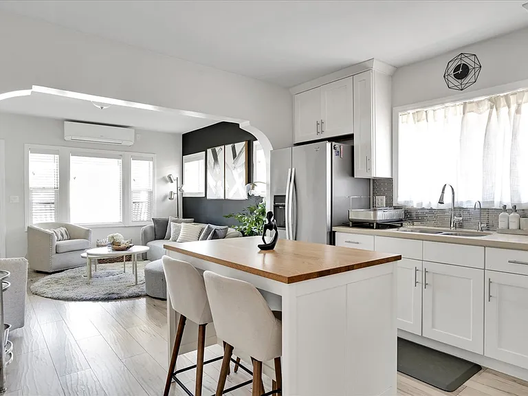 1138 W 52nd St — Photo 15