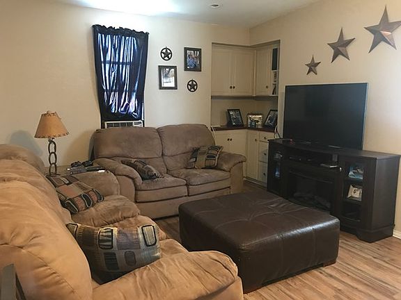 3rd image of 804 NE Mustang Dr
