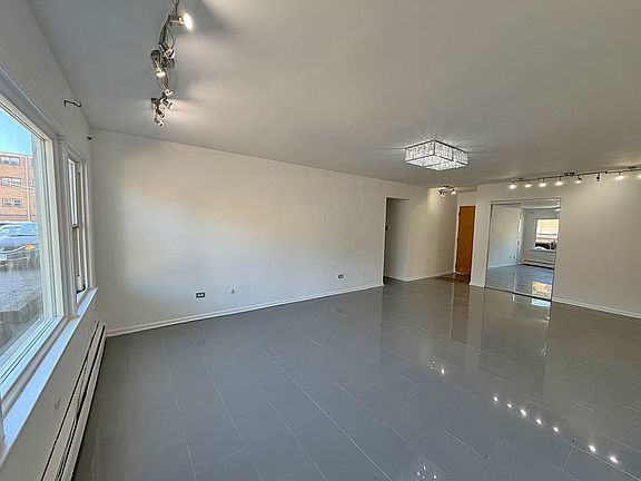 5th image of 4820 Conrad Ave #106
