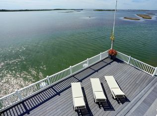 1401 Palmetto Dr, Tiki Island, TX 77554