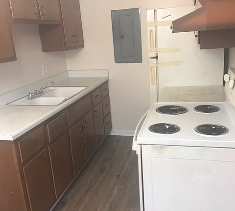 2nd image of 829 Continental Ct #3