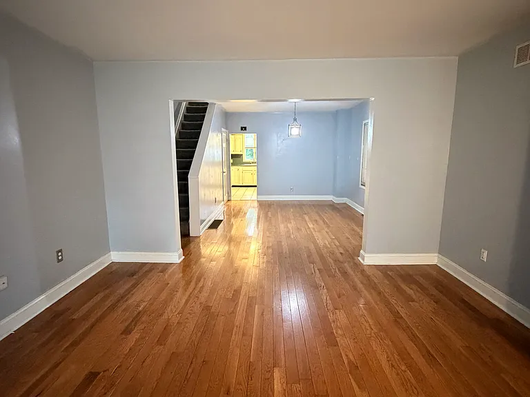 423 Woodland St — Photo 4