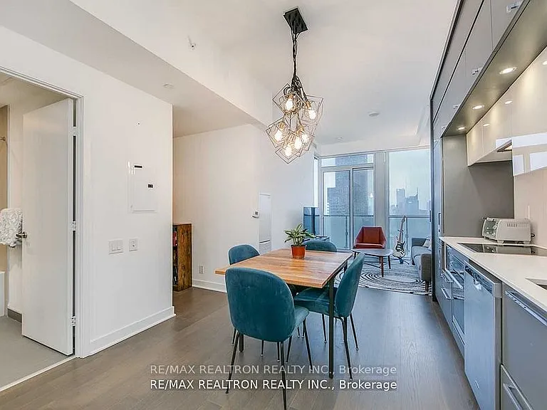 15 Grenville St #3702 — Photo 2