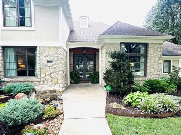5506 W 82nd Pl, Prairie Village, KS 66208