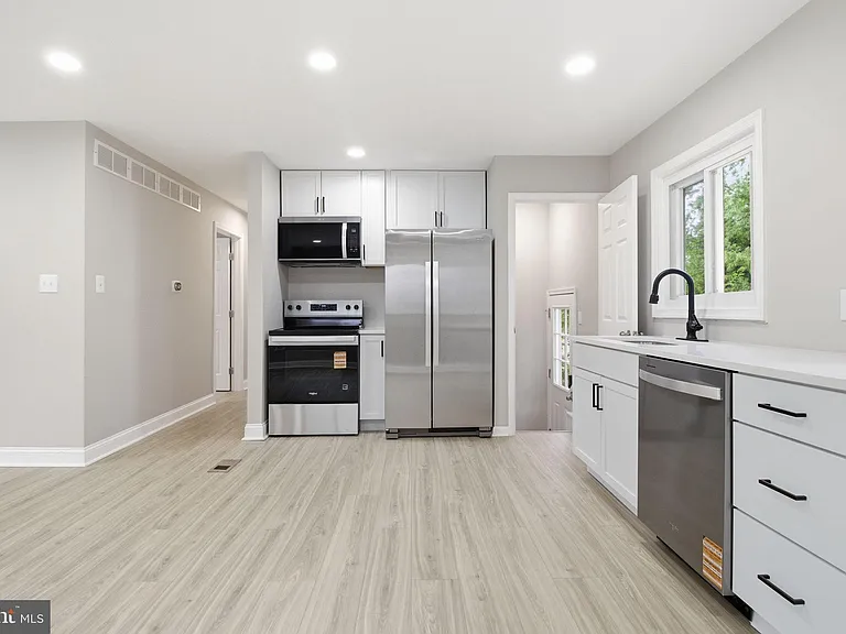 13206 Staggs Ct — Photo 5
