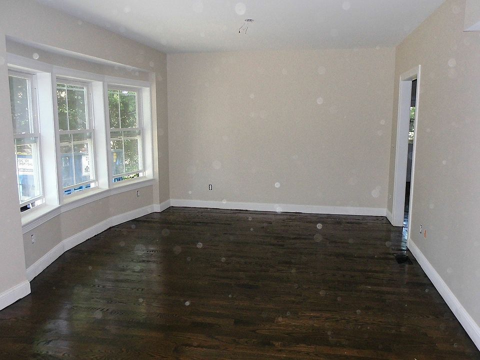 Dining area/living room