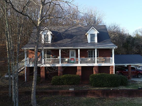 3rd image of 98 Brandon Ln