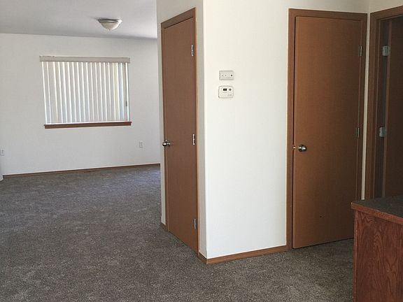 4th image of 1364 W Lakeside Dr