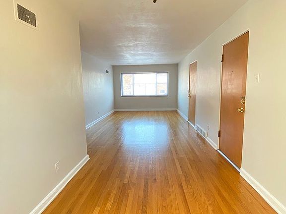 3rd image of 5940 5952 Nagel Ave 5952- 2n #7698878