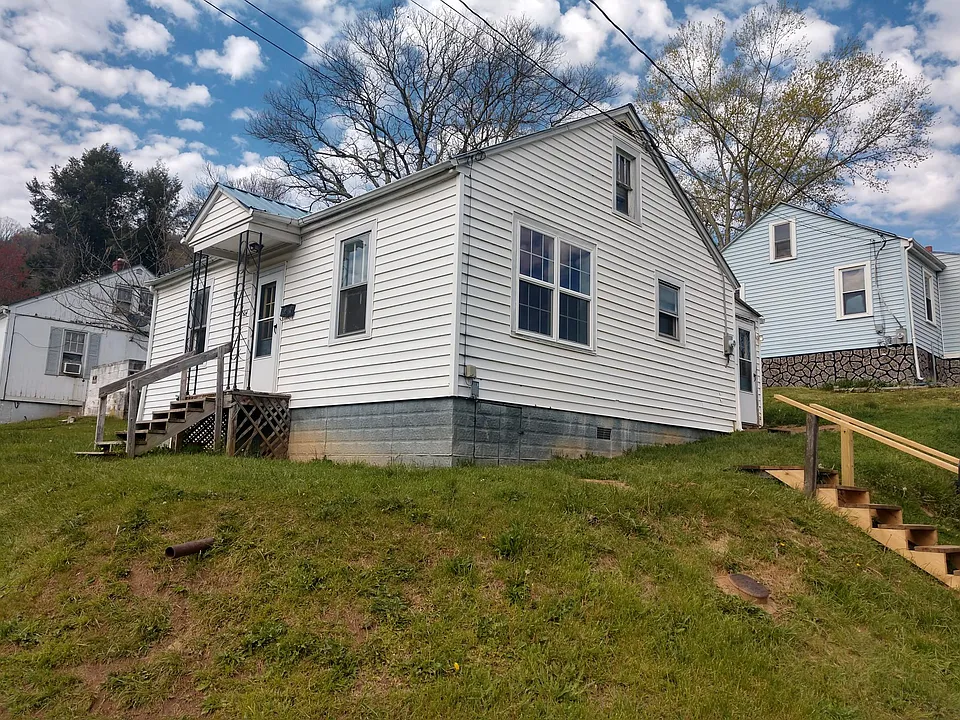 104 Tolbert St