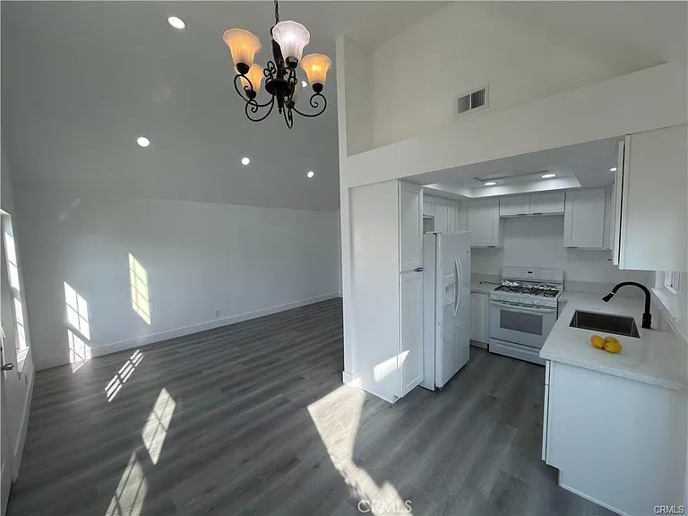 14560 Woodland Dr — Photo 5