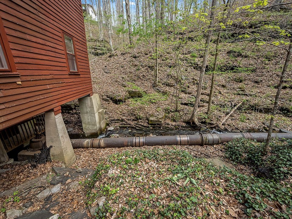 7th image of 1195 Shipman Creek Rd