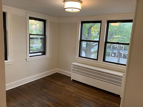 2nd image of 5 Greenridge Ave