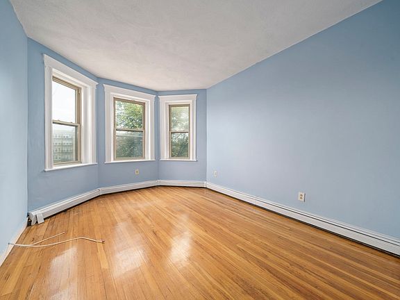 3rd image of 1625 Commonwealth Ave APT 18