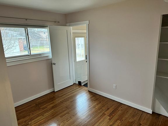 5th image of 5083 Elmhurst Ave
