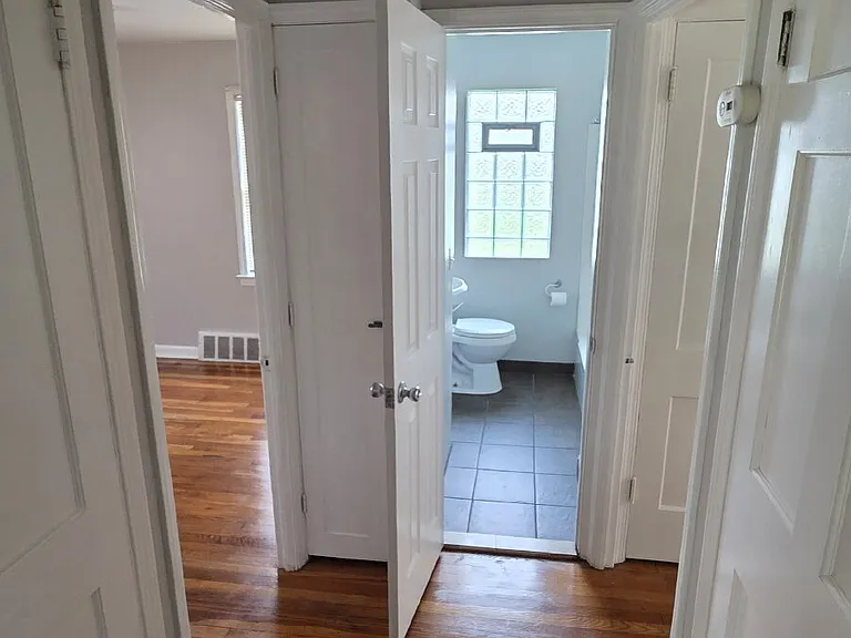 5469 Thomas St — Photo 6