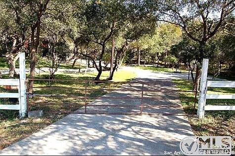 2nd image of 220 N Rolling Oaks Ln