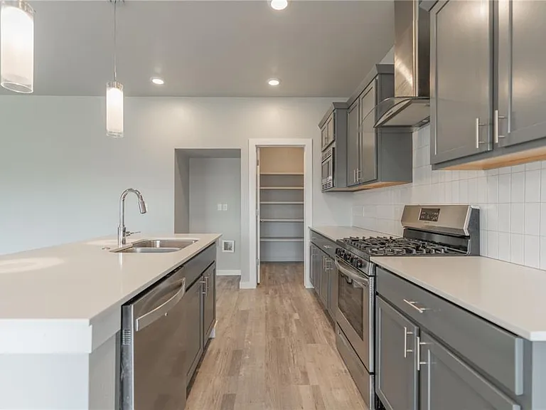 10720 NW 20th St — Photo 10