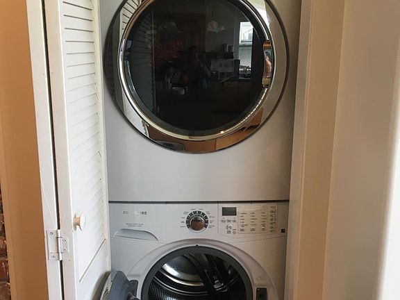 Washer/Dryer in kitchen
