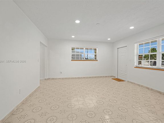 3rd image of 1250 W 34th St