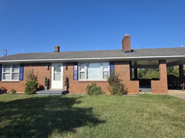 2811 Isle Of Pines Dr, Moneta, VA 24121