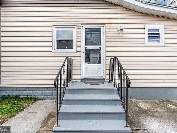 4th image of 69 Reed Ave