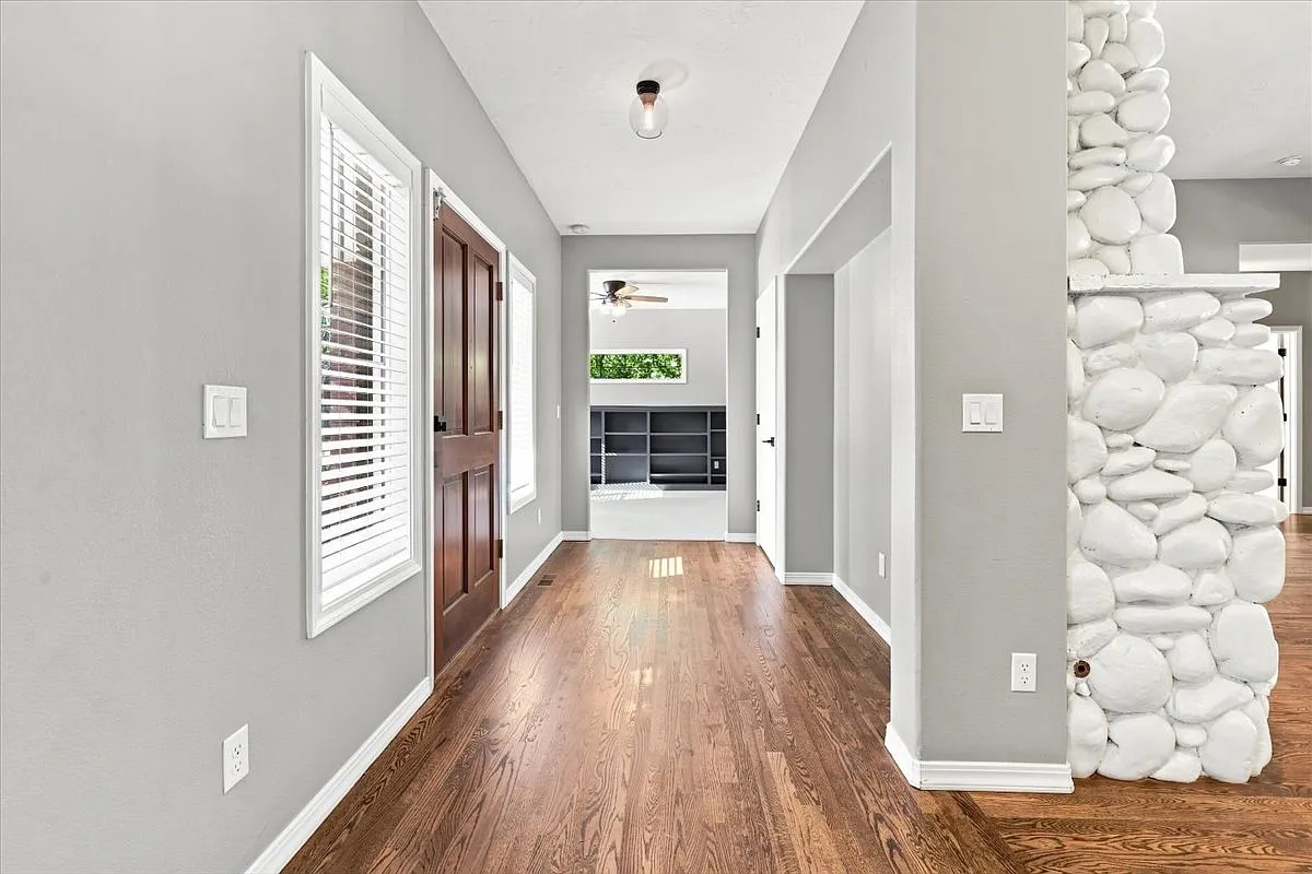 3 bed, 2458 sqft, $3,400 — Photo 4
