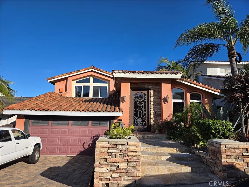 342 Lois Ln