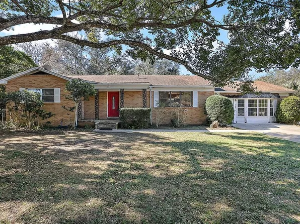 704 Olive Ave, Fruitland Park, FL 34731