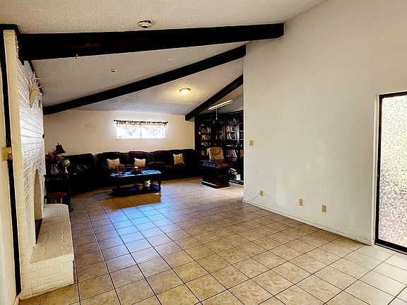 5th image of 405 Plymouth Ln
