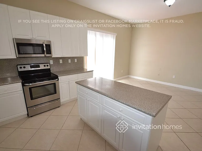 18301 NW 89th Ave — Photo 10