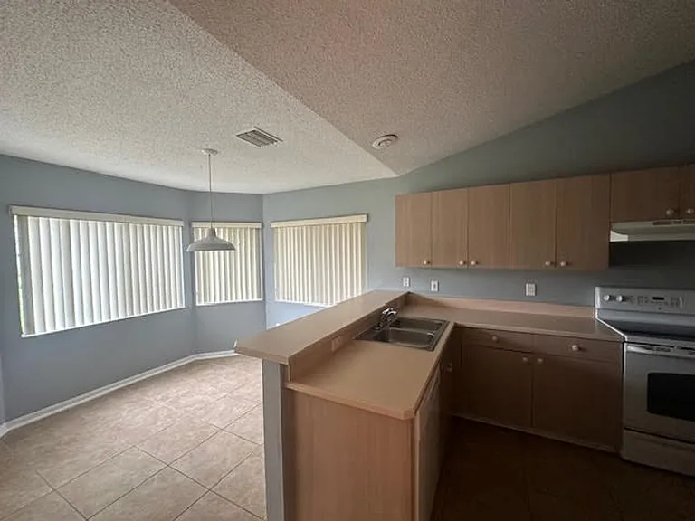 20 Palm Ln — Photo 24
