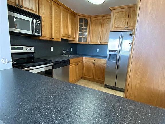 3rd image of 13499 Biscayne Blvd APT 601