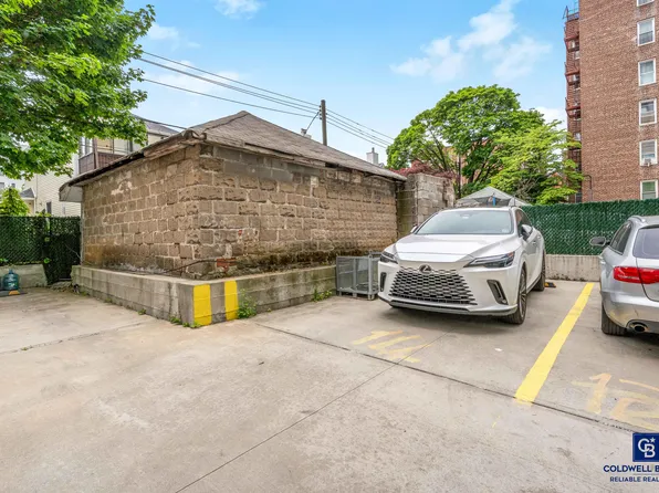 2222 Ocean Avenue image 16 of 19